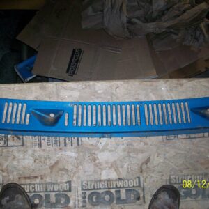 69-71 Wiper cowl
